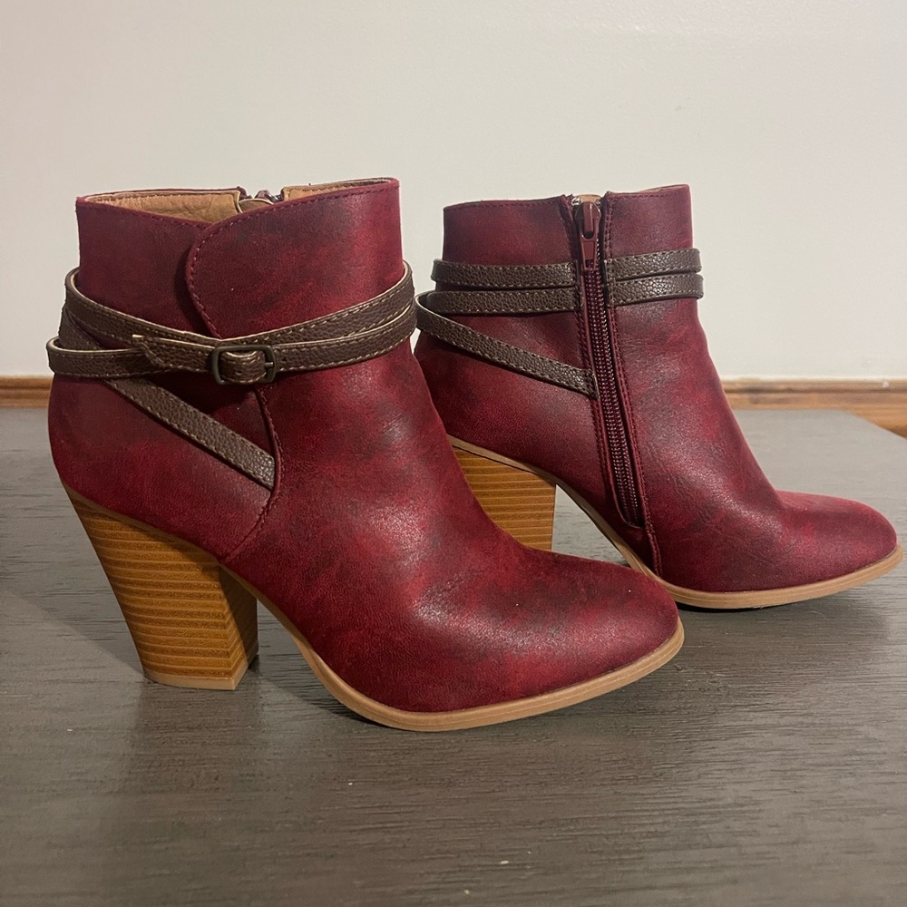 Shoe Dazzle Red Ankle Boots with Brown Accents/Strap Buckle